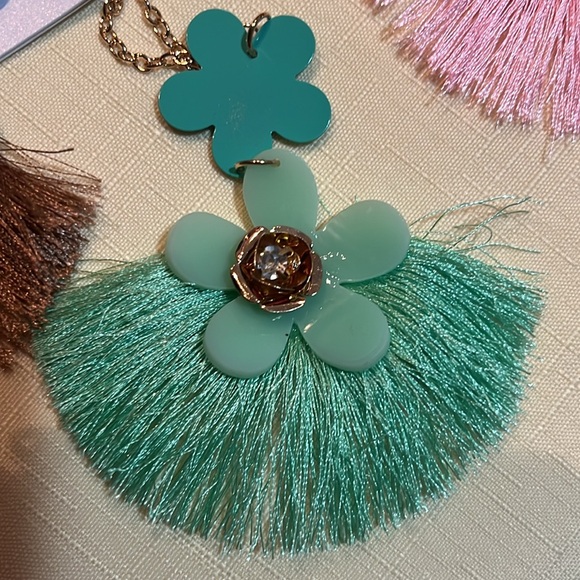 Necklaces - Picture 4 of 6